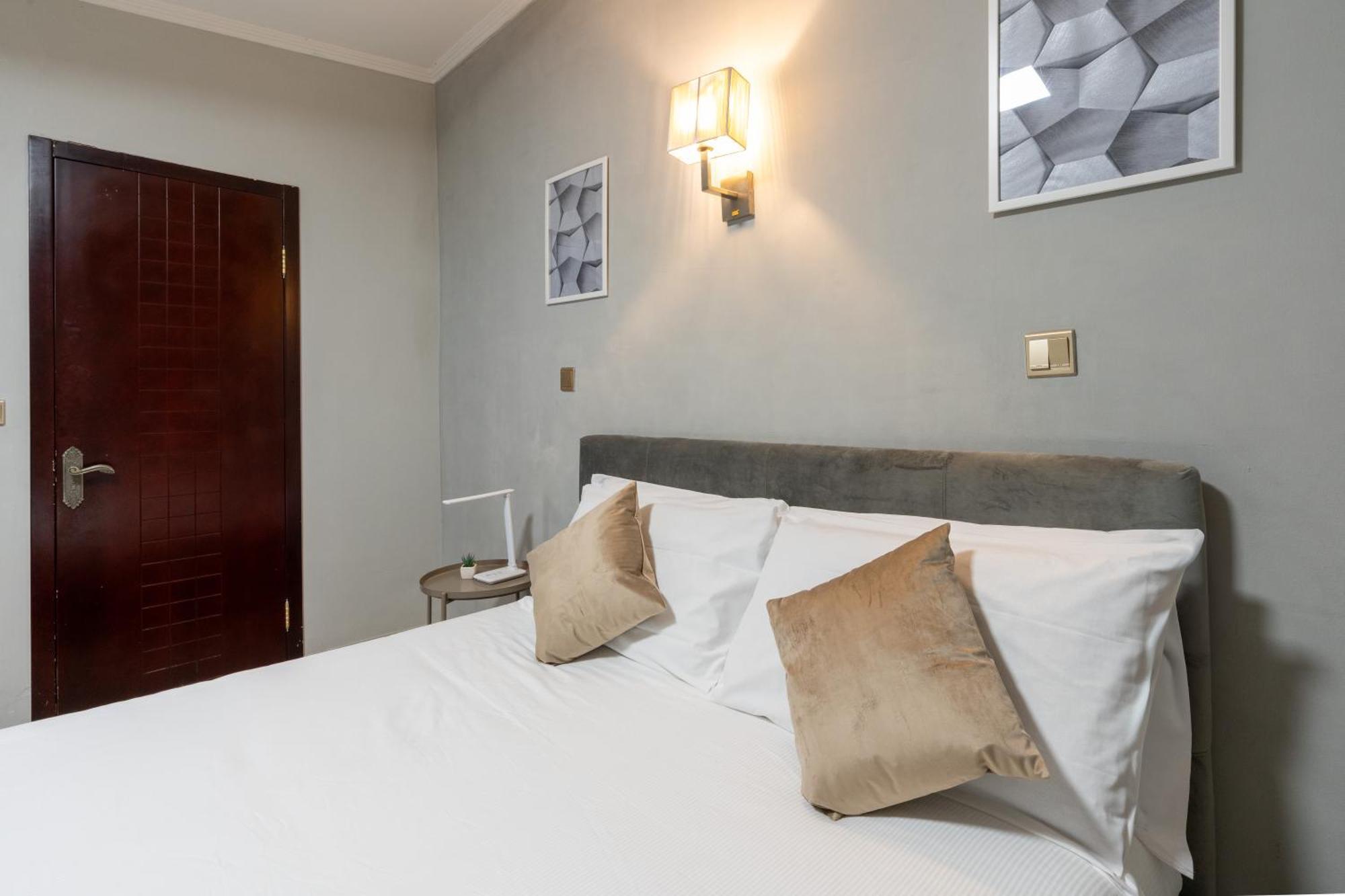 Portafortuna Guesthouse - Close To Colosseum Рим Экстерьер фото