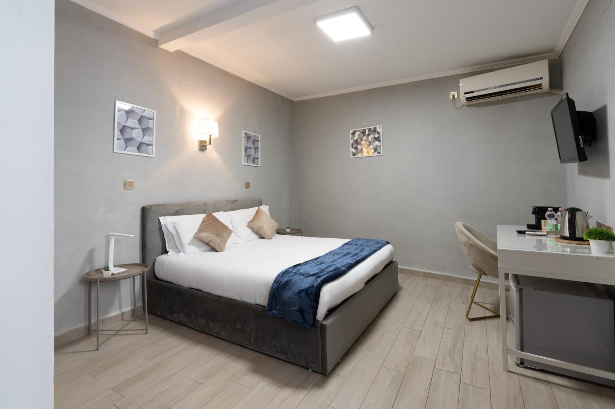Portafortuna Guesthouse - Close To Colosseum Рим Экстерьер фото