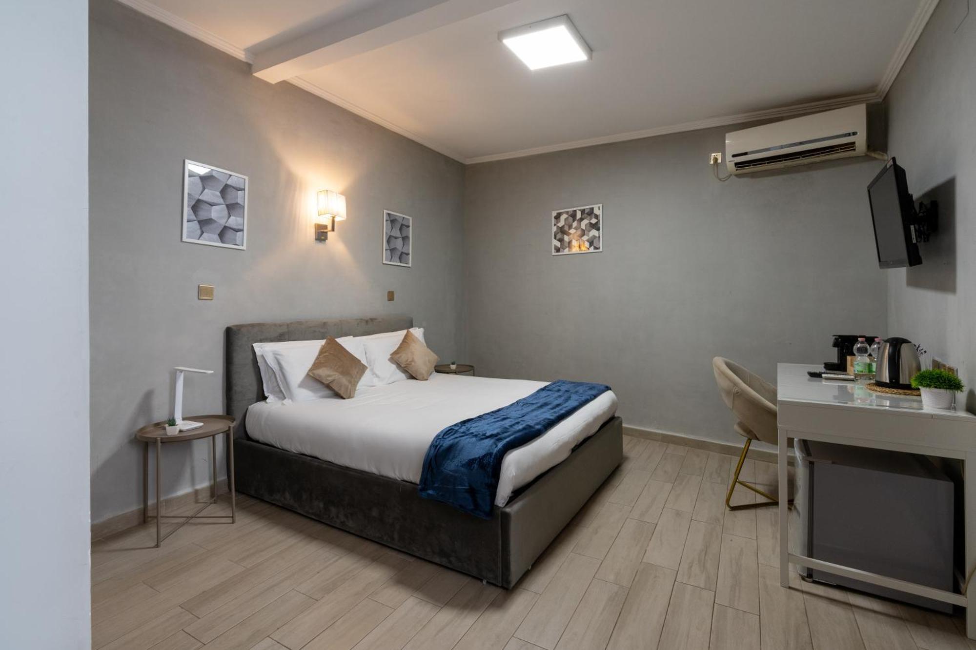 Portafortuna Guesthouse - Close To Colosseum Рим Экстерьер фото