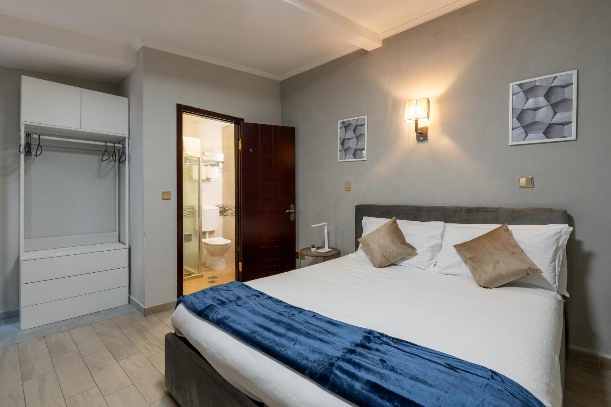 Portafortuna Guesthouse - Close To Colosseum Рим Экстерьер фото