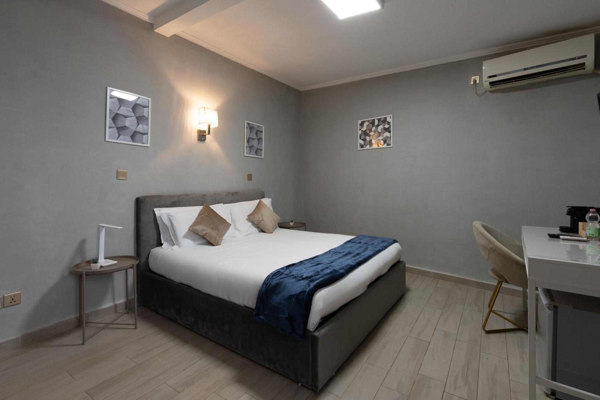 Portafortuna Guesthouse - Close To Colosseum Рим Экстерьер фото