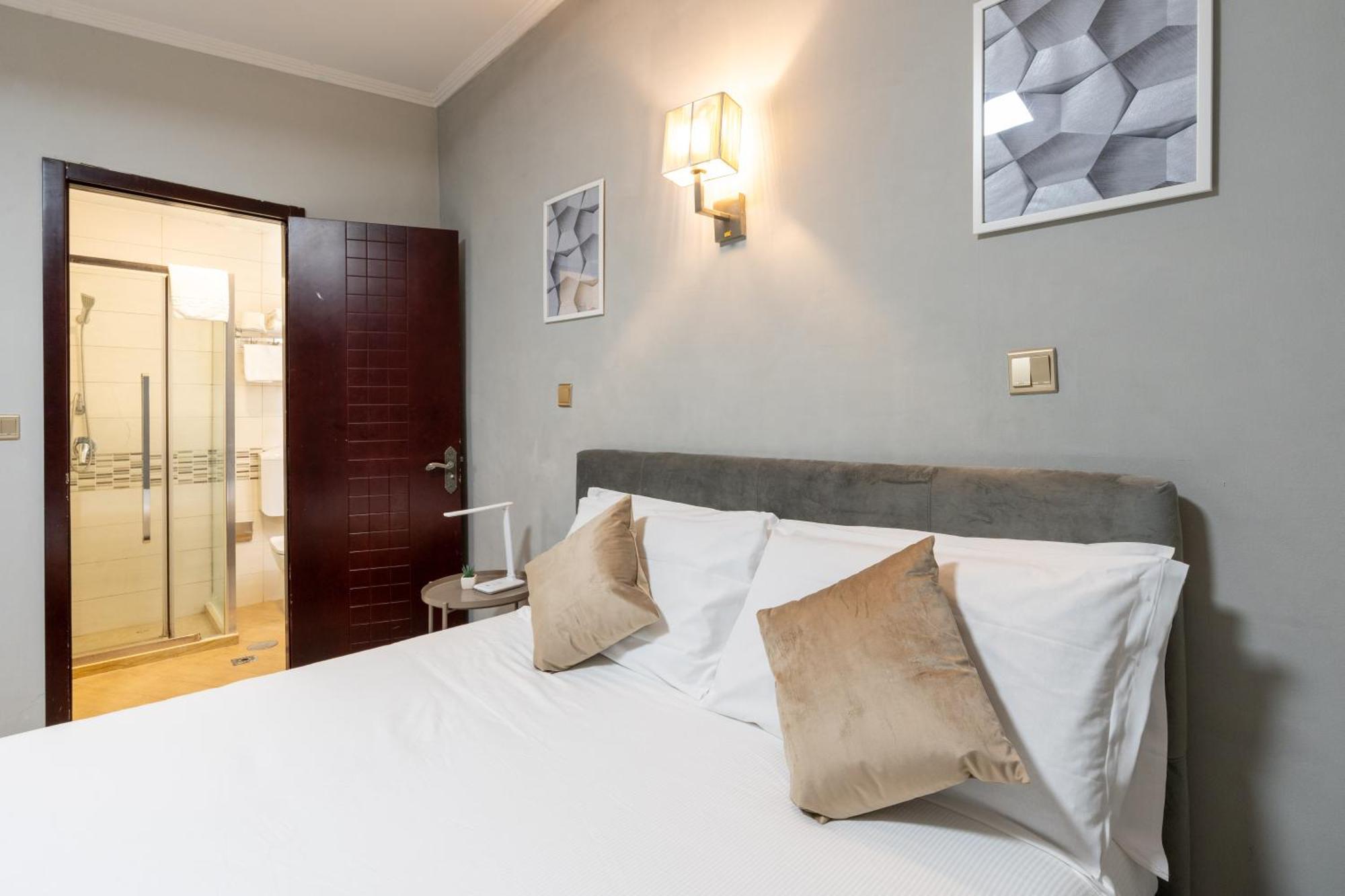 Portafortuna Guesthouse - Close To Colosseum Рим Экстерьер фото