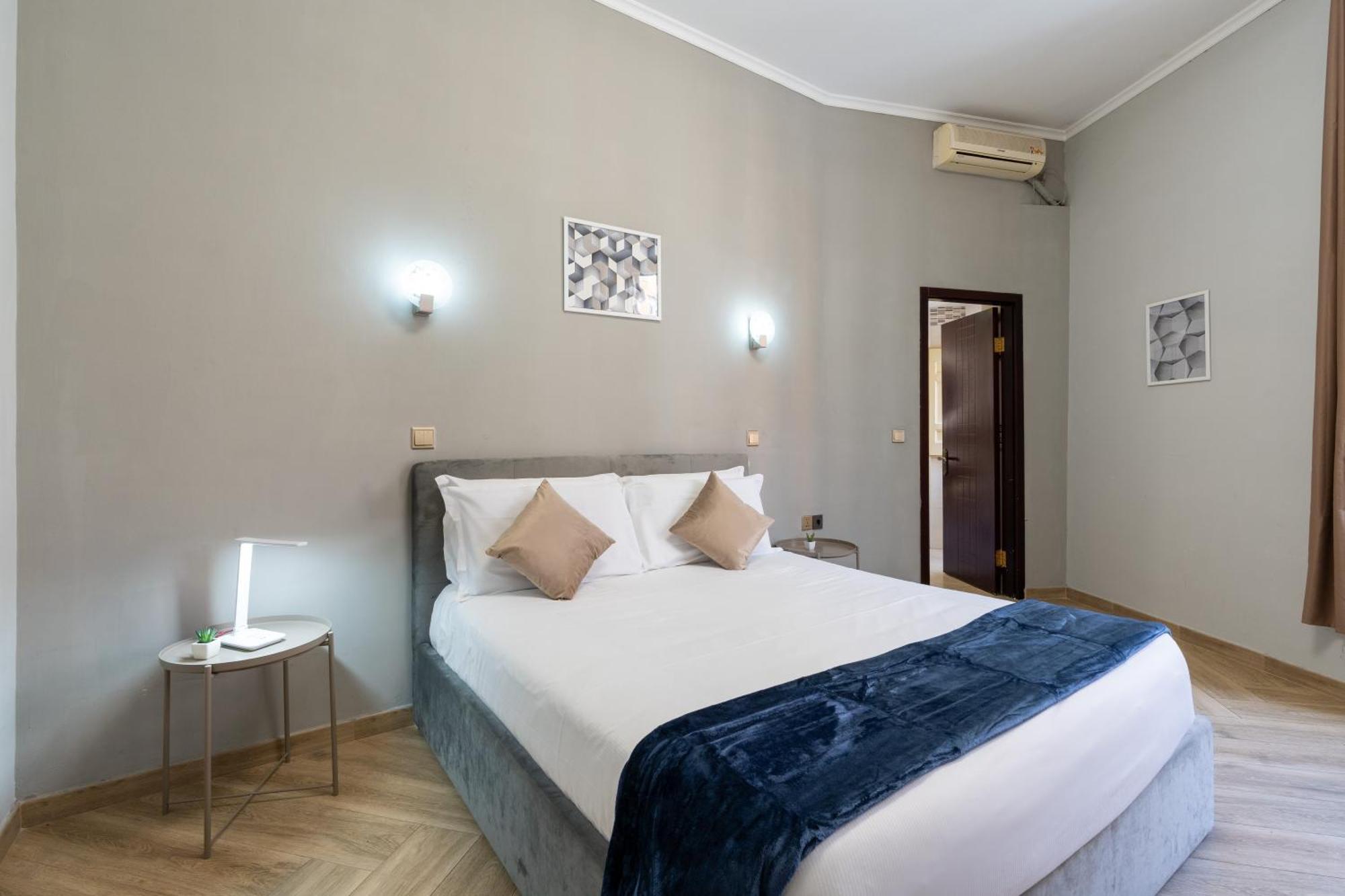 Portafortuna Guesthouse - Close To Colosseum Рим Экстерьер фото
