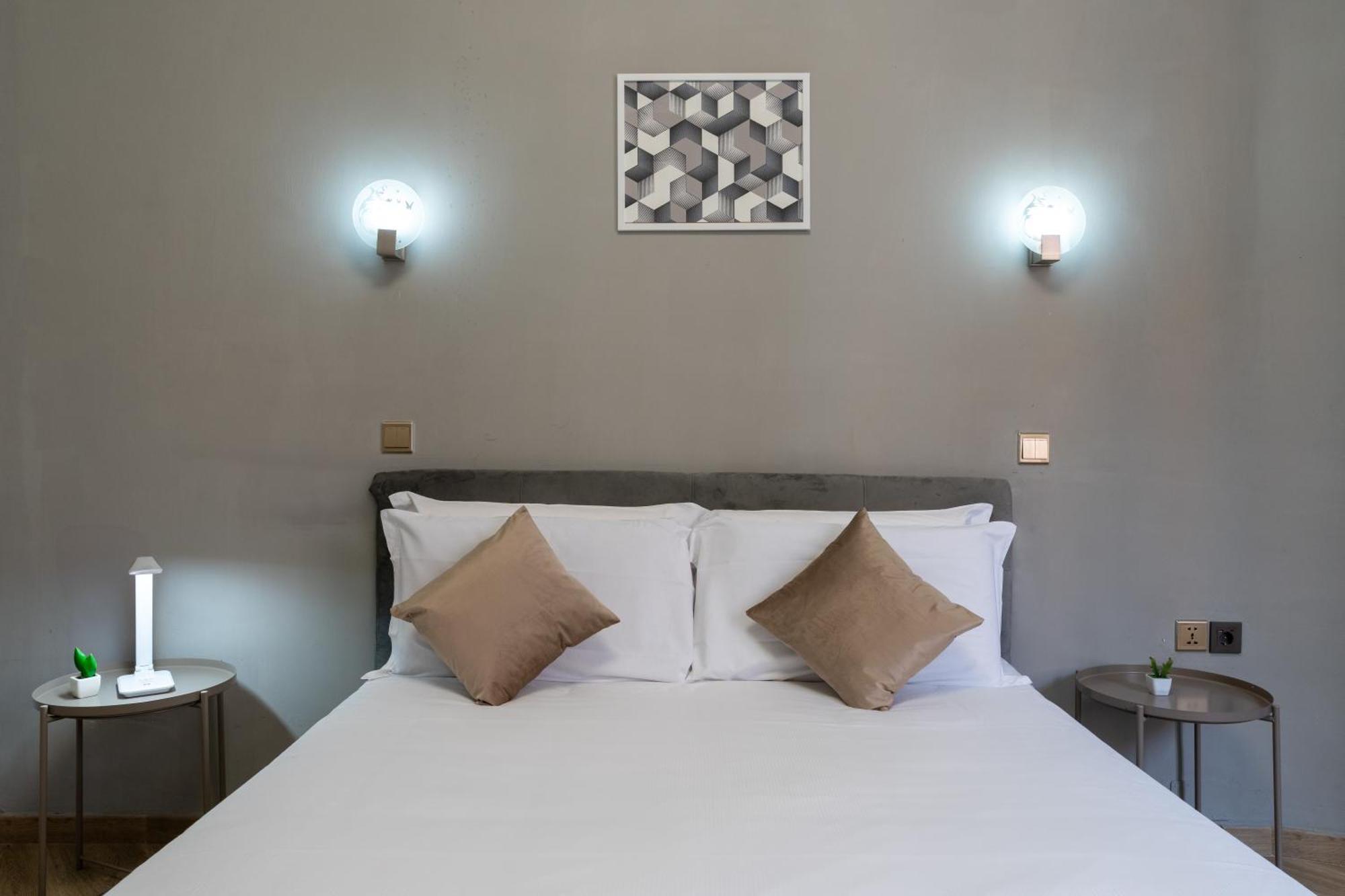 Portafortuna Guesthouse - Close To Colosseum Рим Экстерьер фото
