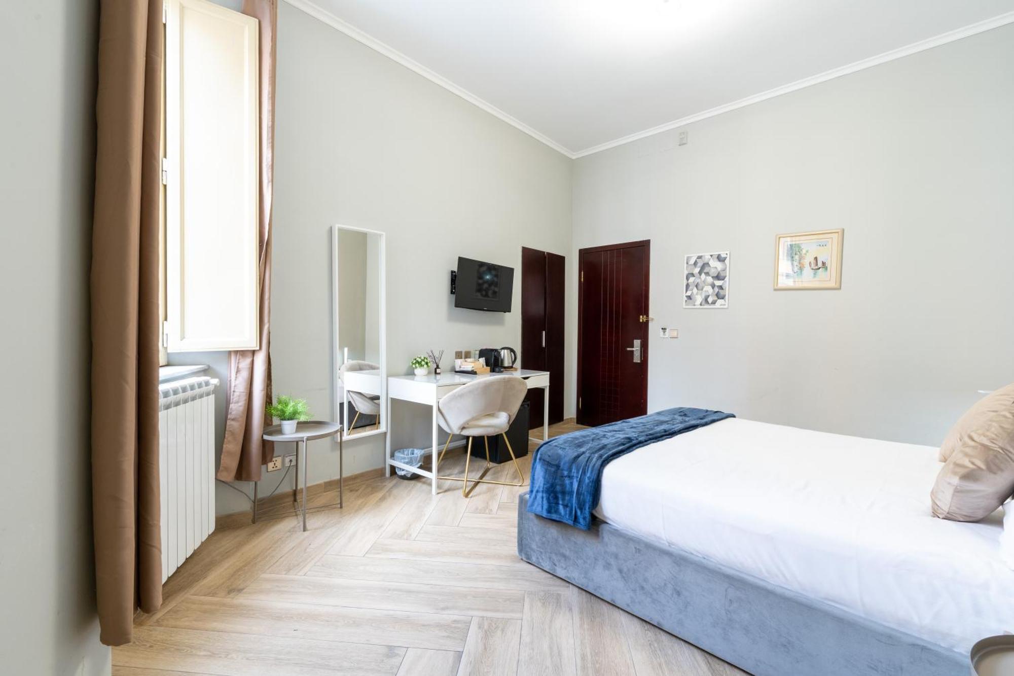 Portafortuna Guesthouse - Close To Colosseum Рим Экстерьер фото