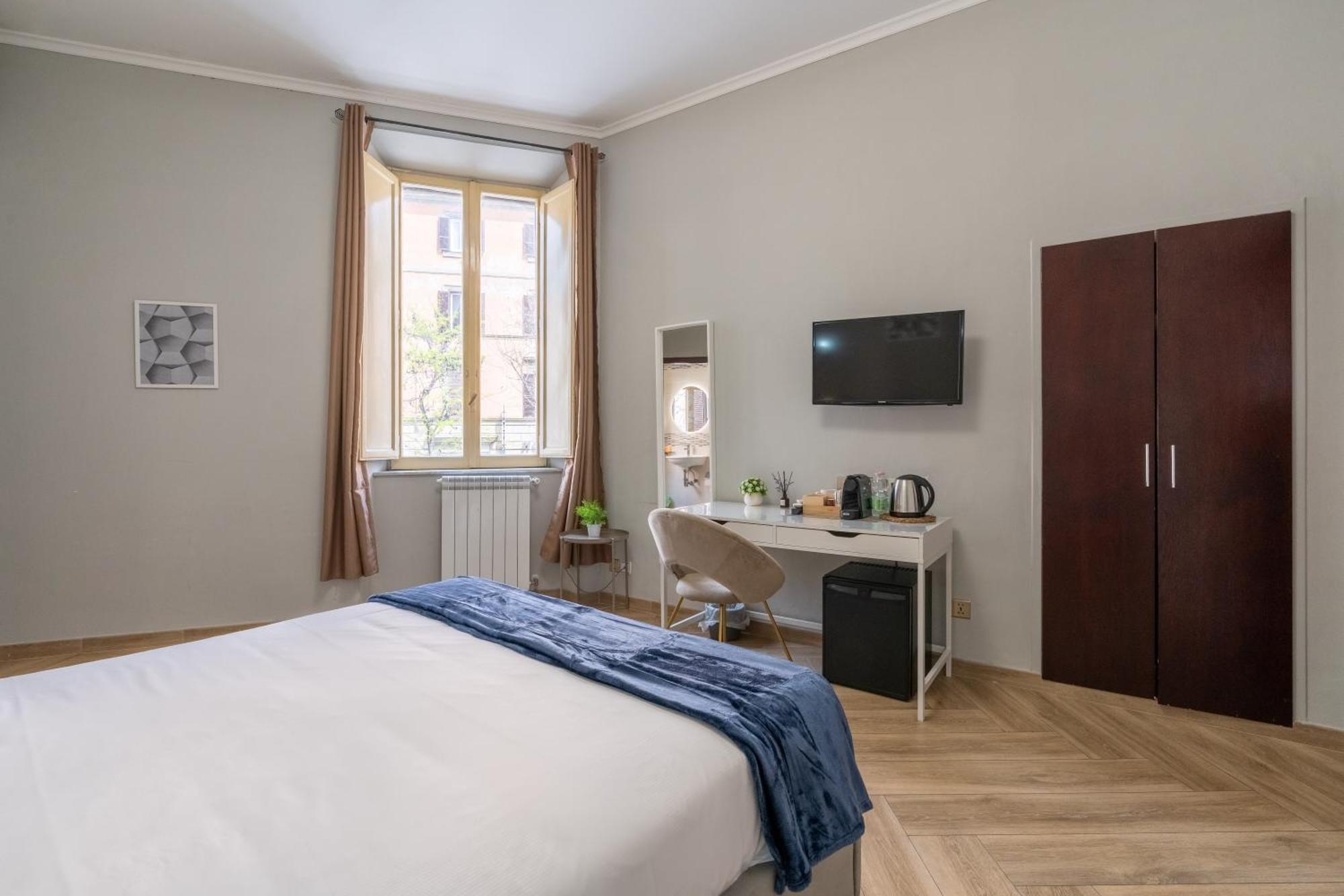 Portafortuna Guesthouse - Close To Colosseum Рим Экстерьер фото