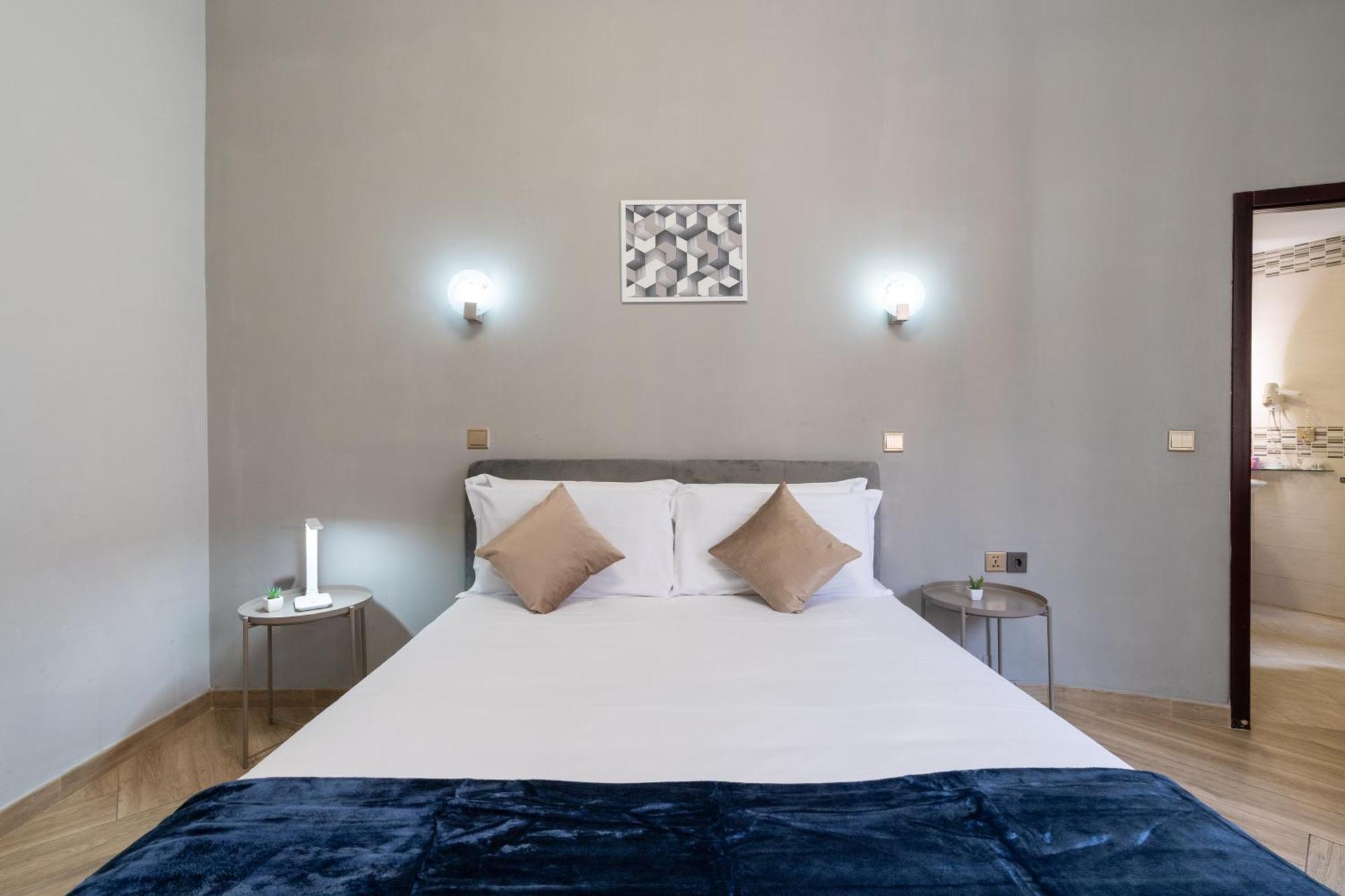 Portafortuna Guesthouse - Close To Colosseum Рим Экстерьер фото