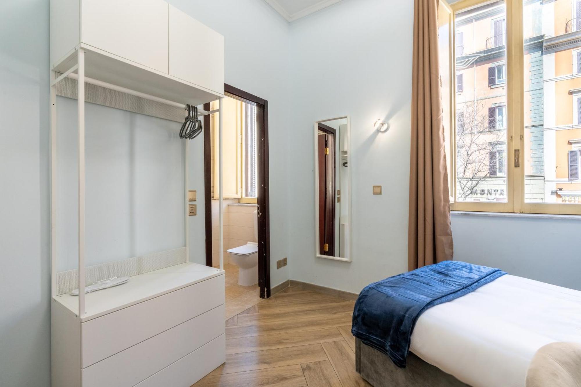 Portafortuna Guesthouse - Close To Colosseum Рим Экстерьер фото