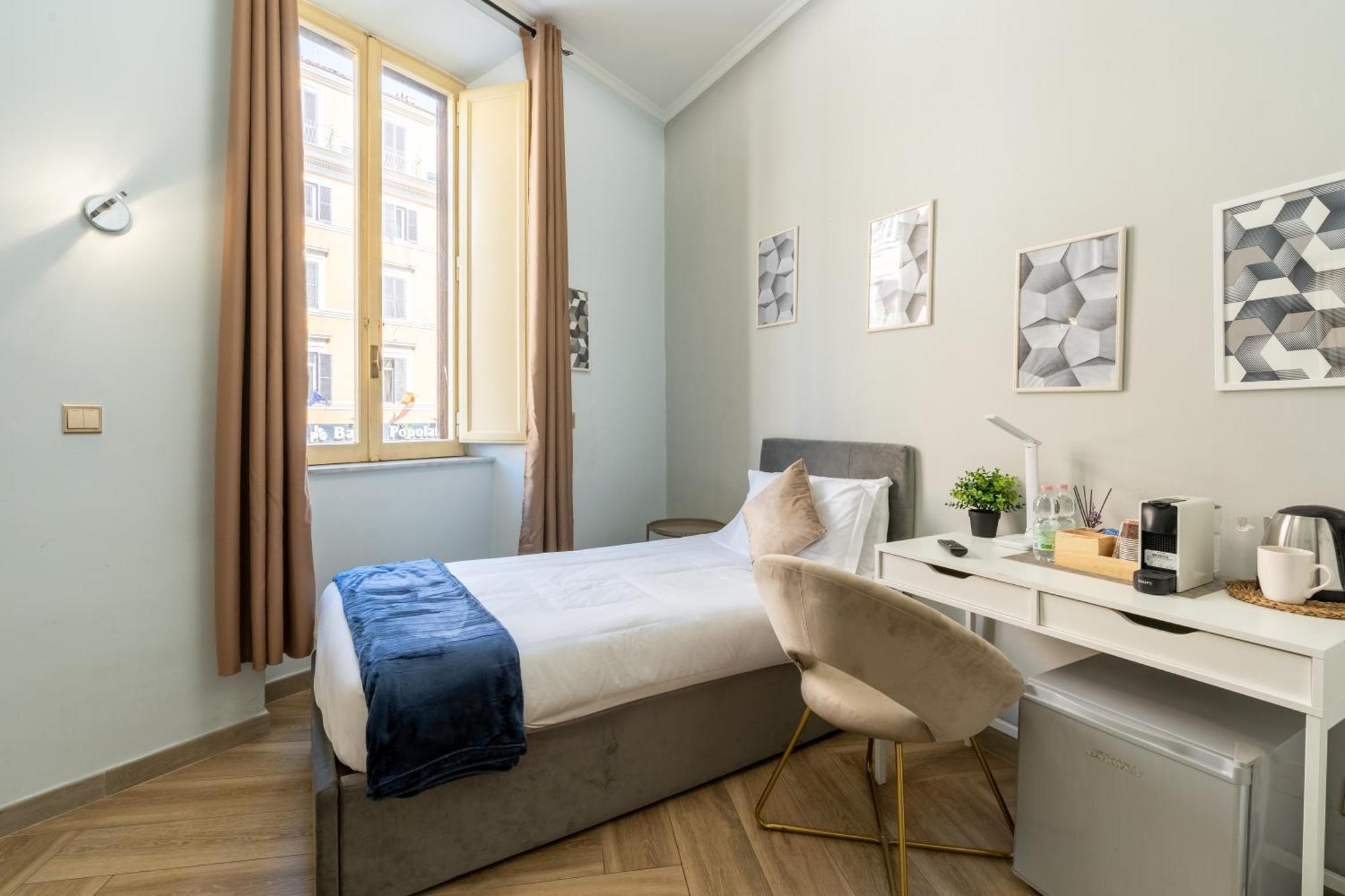 Portafortuna Guesthouse - Close To Colosseum Рим Экстерьер фото