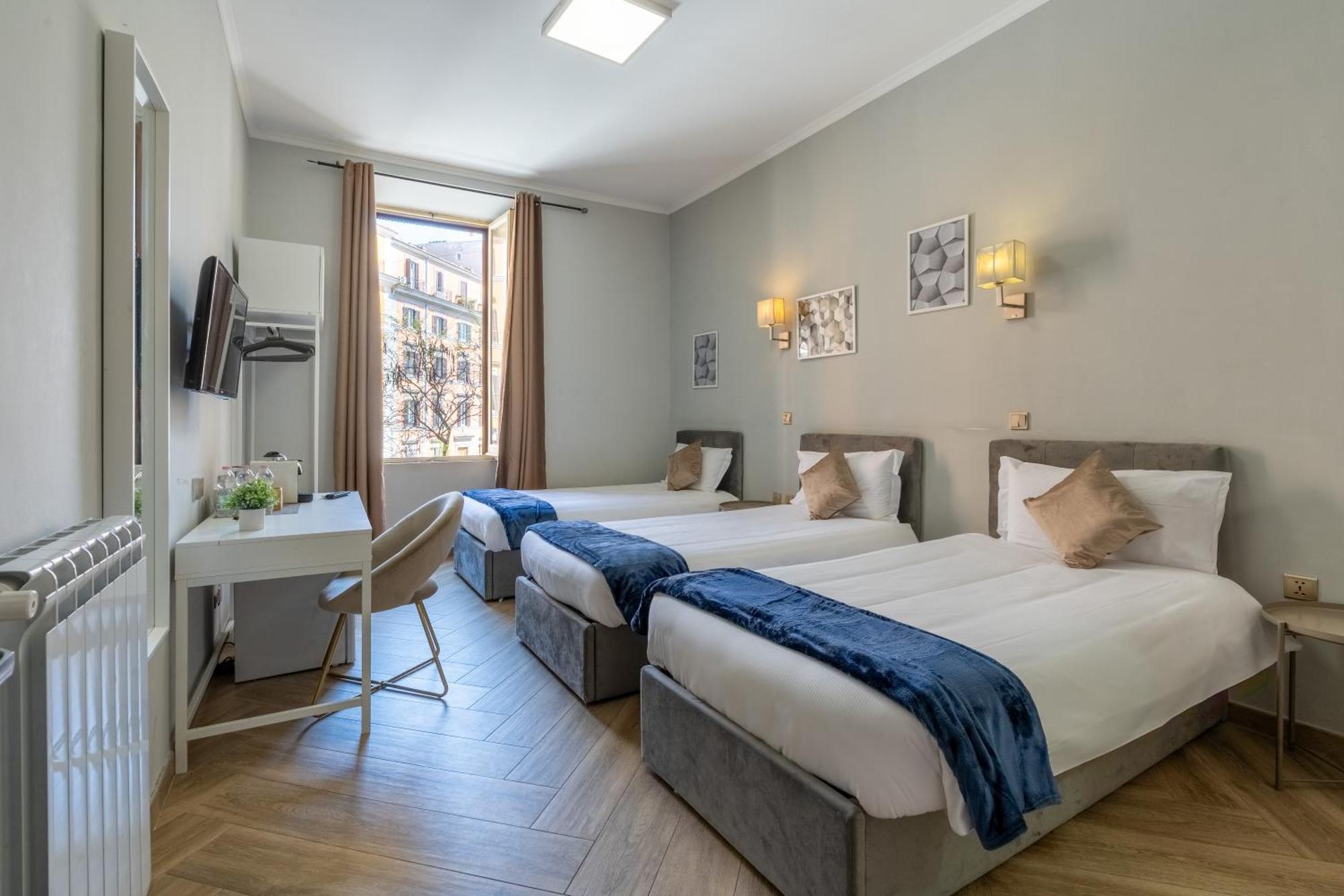 Portafortuna Guesthouse - Close To Colosseum Рим Экстерьер фото