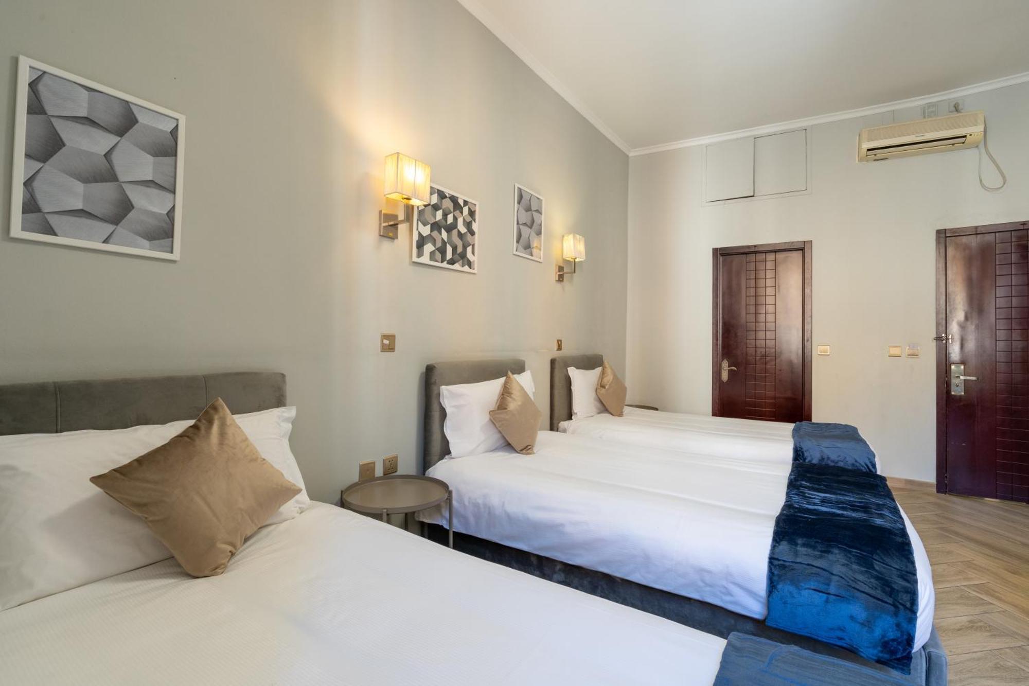 Portafortuna Guesthouse - Close To Colosseum Рим Экстерьер фото