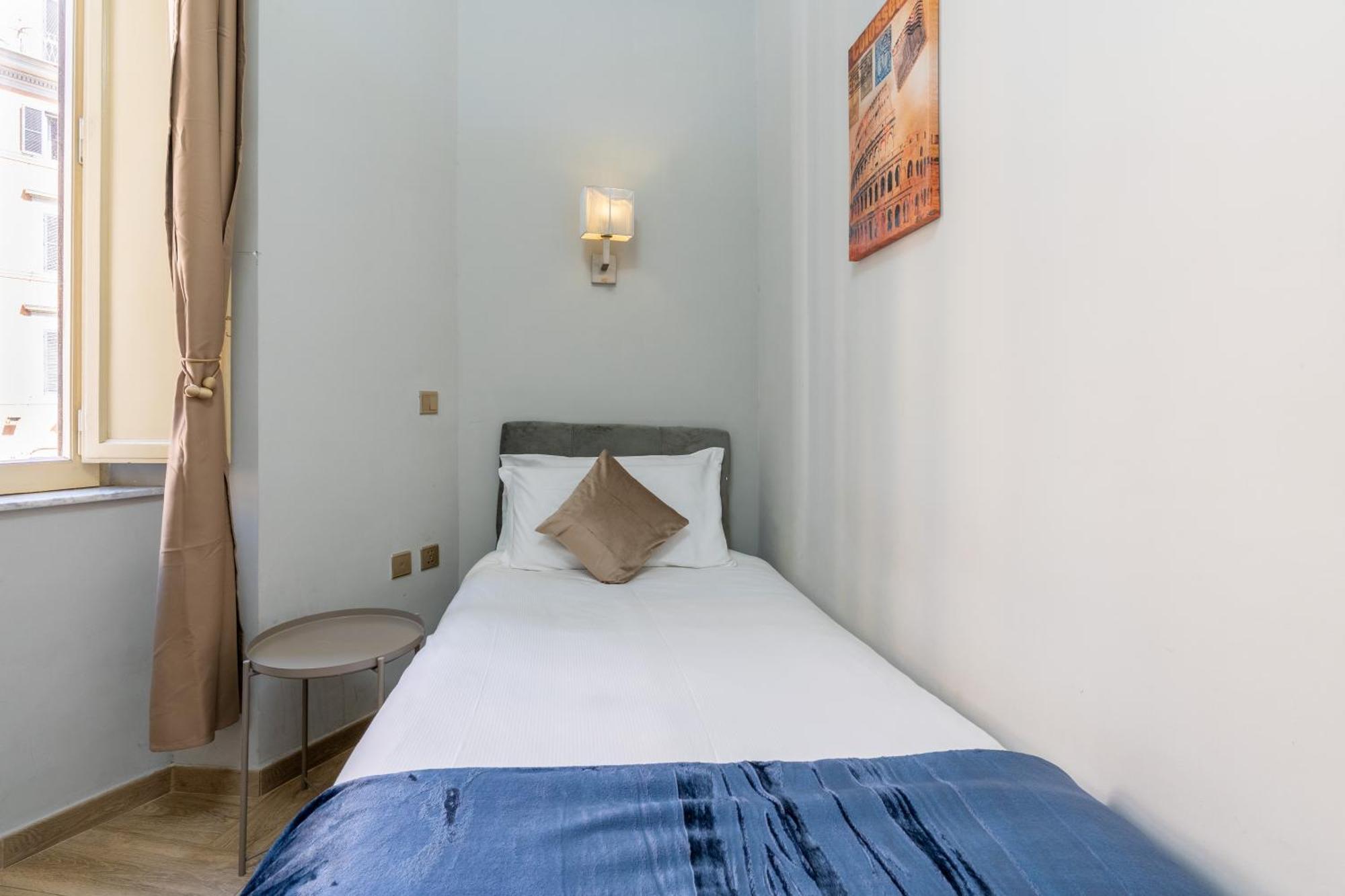 Portafortuna Guesthouse - Close To Colosseum Рим Экстерьер фото