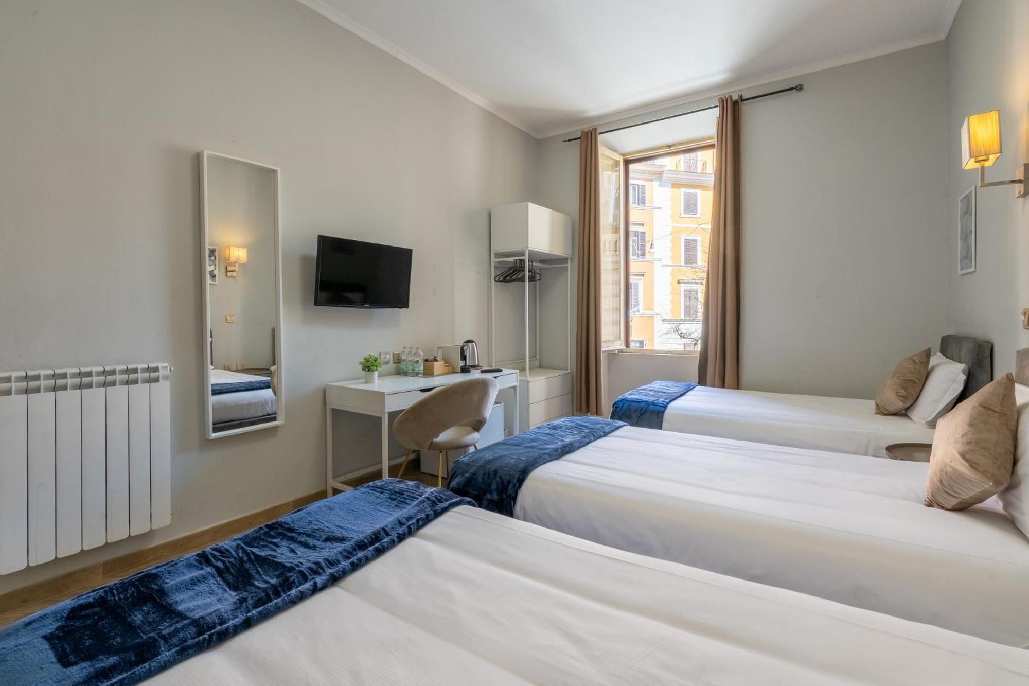 Portafortuna Guesthouse - Close To Colosseum Рим Экстерьер фото