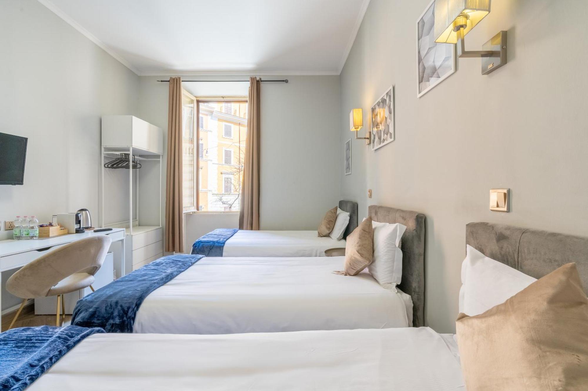 Portafortuna Guesthouse - Close To Colosseum Рим Экстерьер фото