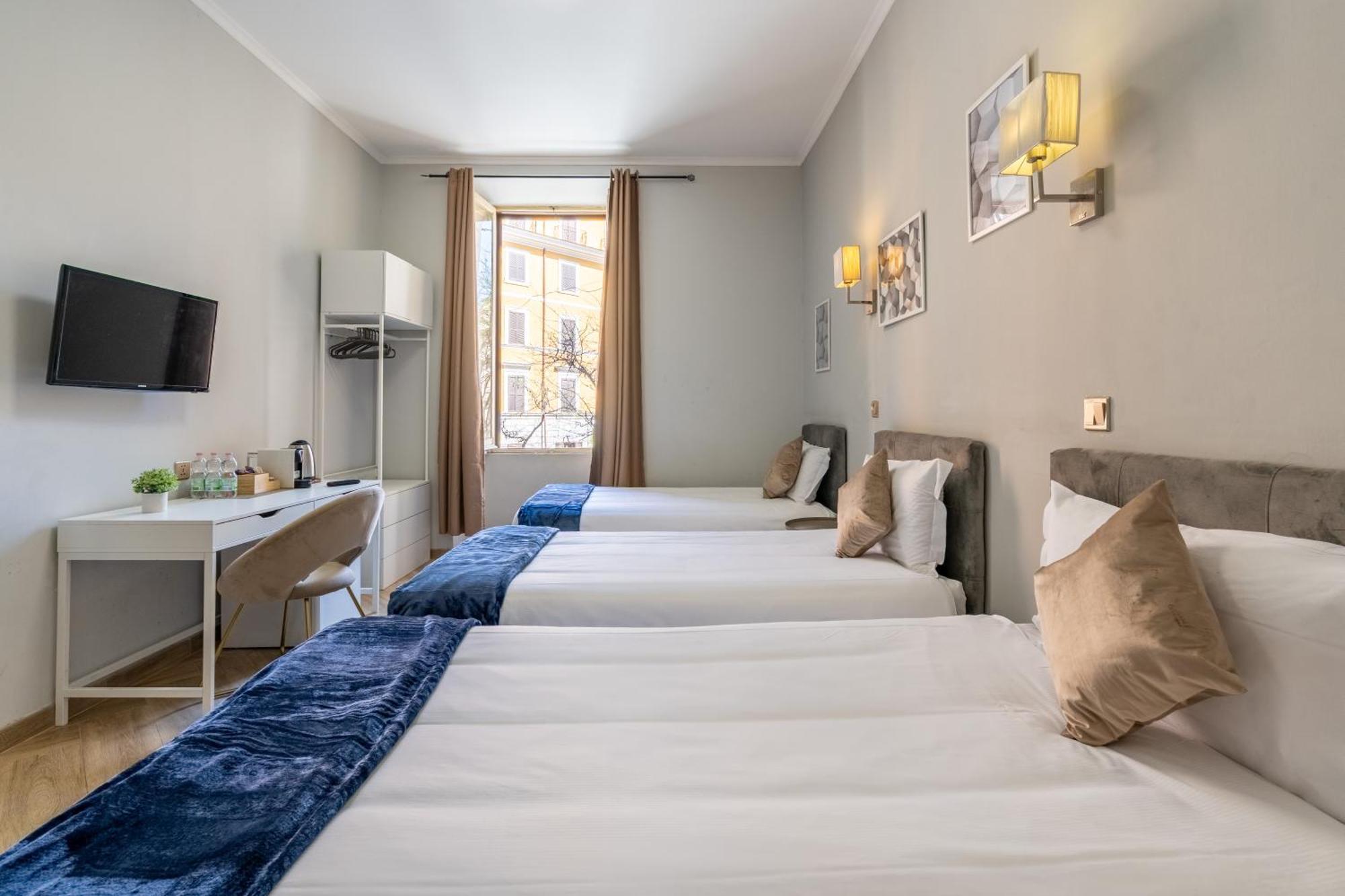 Portafortuna Guesthouse - Close To Colosseum Рим Экстерьер фото