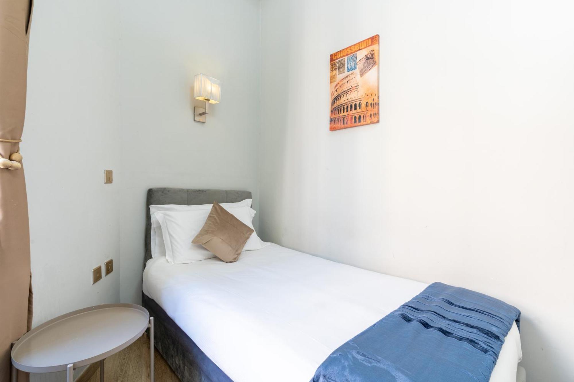 Portafortuna Guesthouse - Close To Colosseum Рим Экстерьер фото