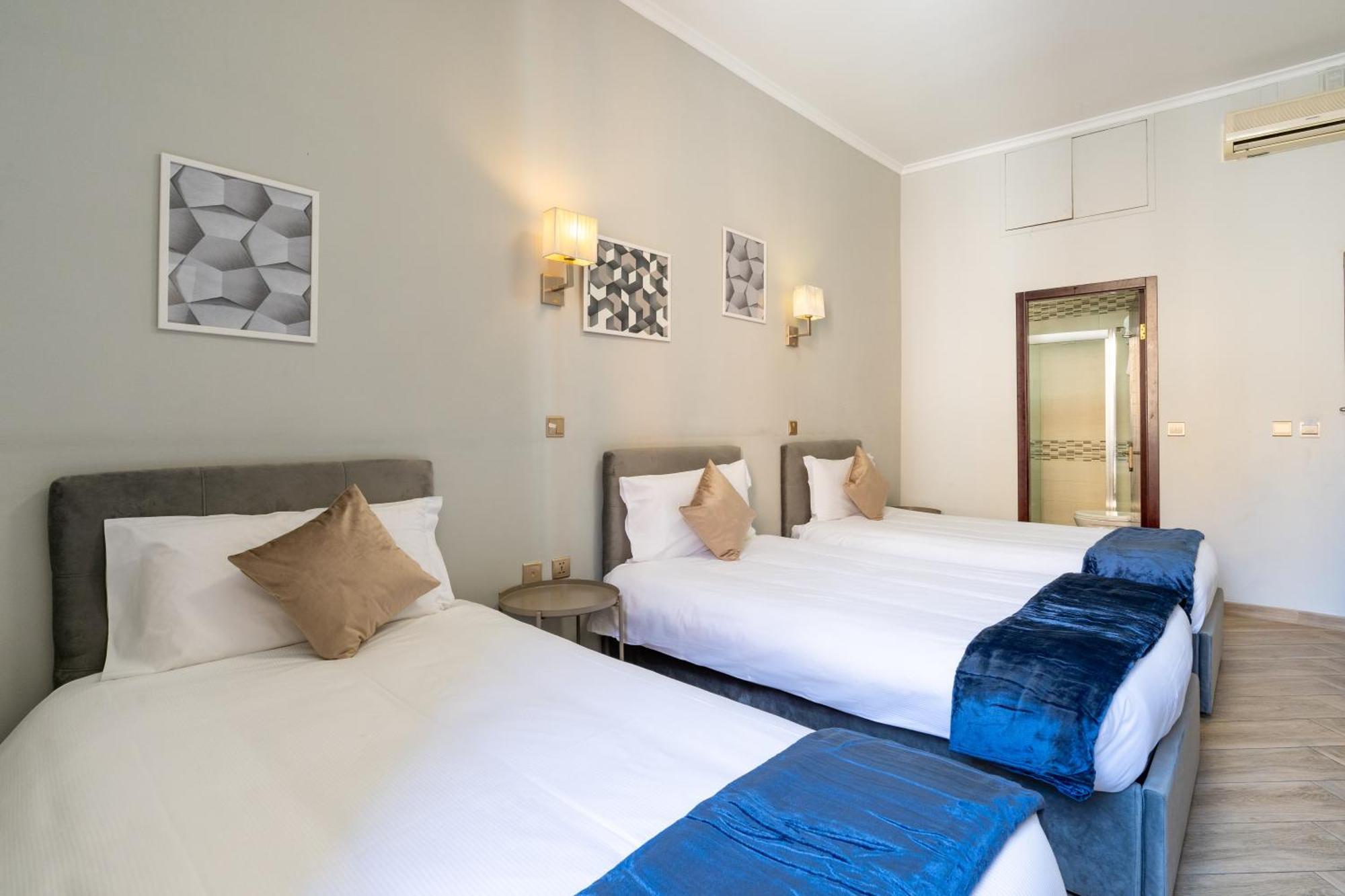 Portafortuna Guesthouse - Close To Colosseum Рим Экстерьер фото