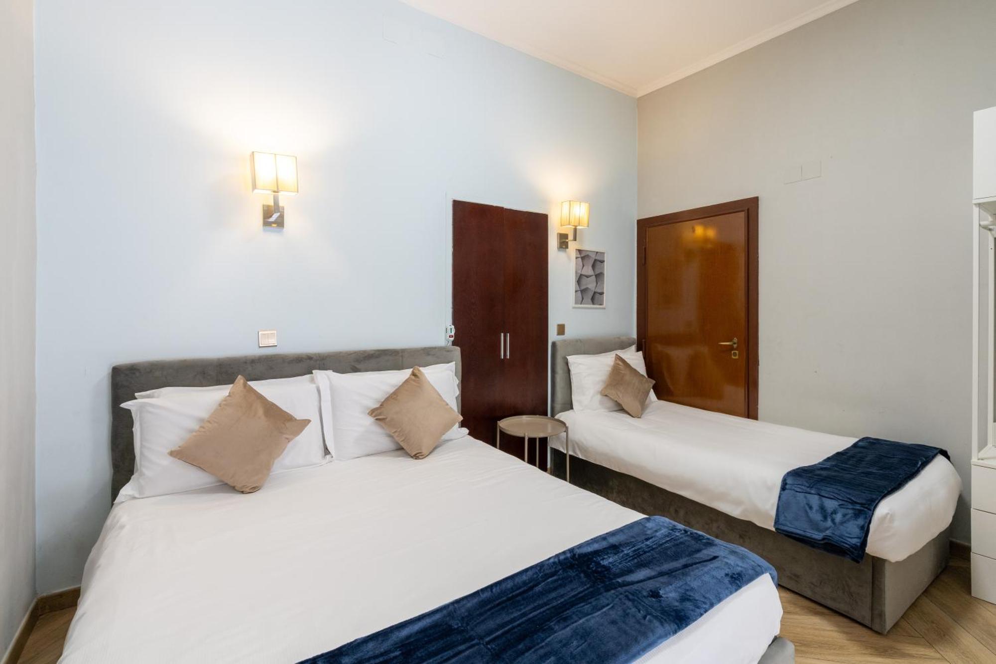 Portafortuna Guesthouse - Close To Colosseum Рим Экстерьер фото